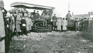 holt-tractor-with-soldiers-big