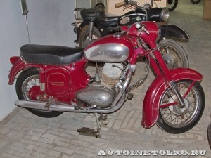 Мотоцикл Jawa 360 в музее Ретро-Мото на ВВЦ - 1