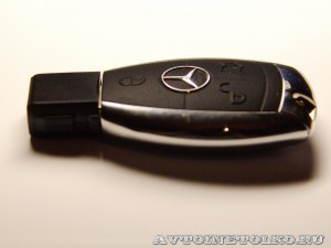 фирменная флешка компании Mercedes-Benz-4