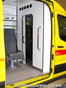 автомобиль скорой помощи класс В на базе Ford Transit ООО Автодом на выставке Здравоохранение 2014 img_6815