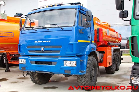 Бензовоз Сеспель АЦ-465115-12 на шасси КАМАЗ-43118 на выставке Демострой 201