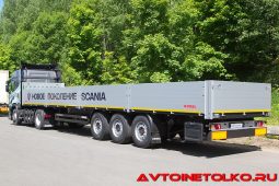 Седельный тягач на газовом топливе Scania G410 A4х2NA с бортовым полуприцепом Kögel Multi на презентации в Дмитрове