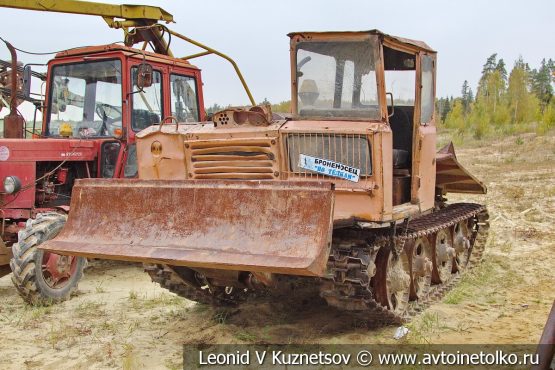 Трелевочный трактор ТДТ-55А в карьере №12 АО Кварцит в Воскресенском районе